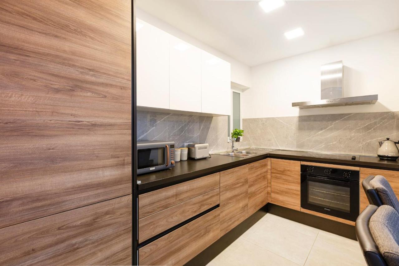 Golden Flat In San Pawl-Hosted By Sweetstay เซนต์พอลส์เบย์ ภายนอก รูปภาพ