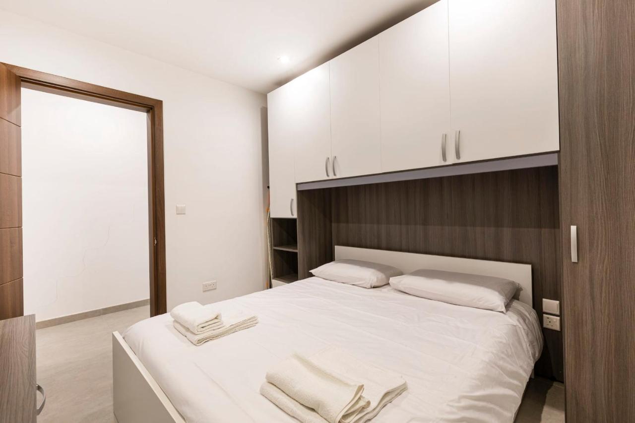 Golden Flat In San Pawl-Hosted By Sweetstay เซนต์พอลส์เบย์ ภายนอก รูปภาพ