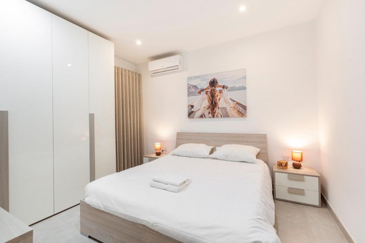 Golden Flat In San Pawl-Hosted By Sweetstay เซนต์พอลส์เบย์ ภายนอก รูปภาพ