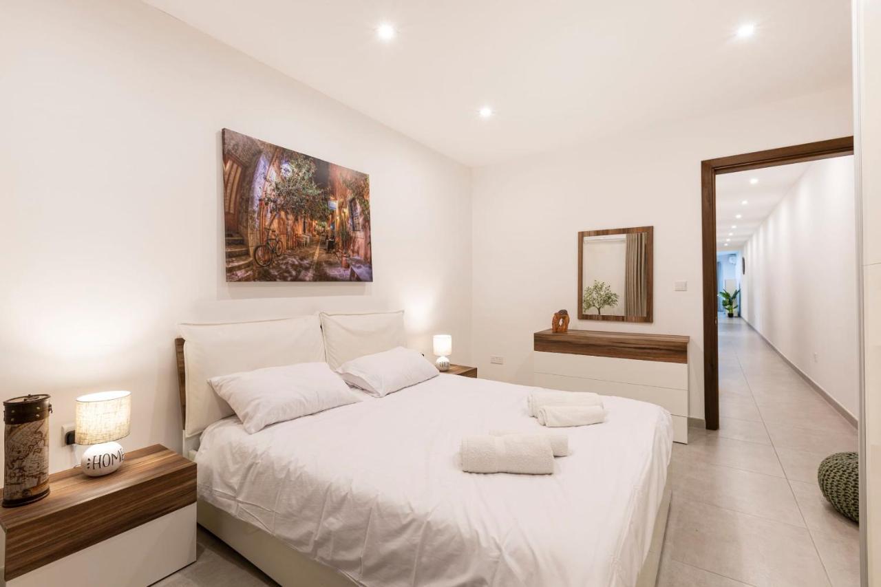 Golden Flat In San Pawl-Hosted By Sweetstay เซนต์พอลส์เบย์ ภายนอก รูปภาพ