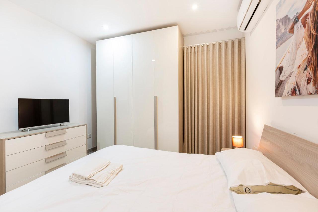 Golden Flat In San Pawl-Hosted By Sweetstay เซนต์พอลส์เบย์ ภายนอก รูปภาพ
